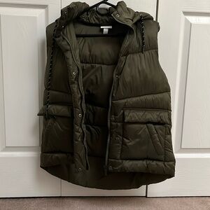 Zella Puffer vest with hood.